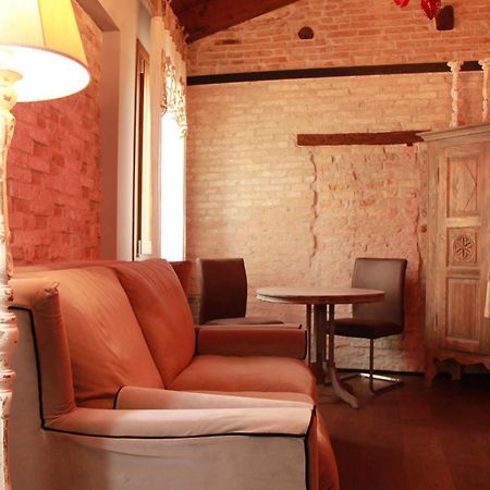 Rosso Charm B&B Венеция Экстерьер фото