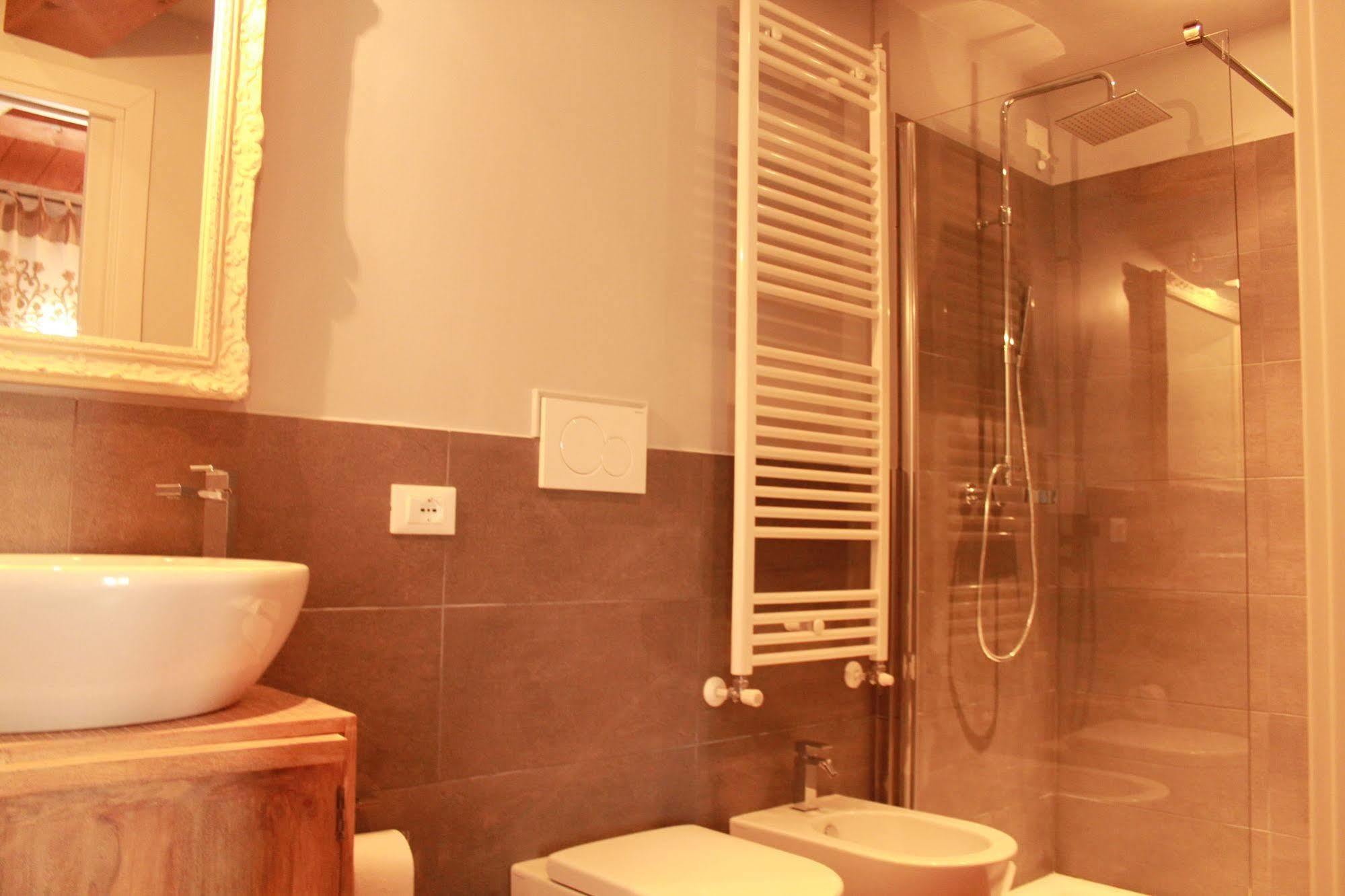 Rosso Charm B&B Венеция Экстерьер фото