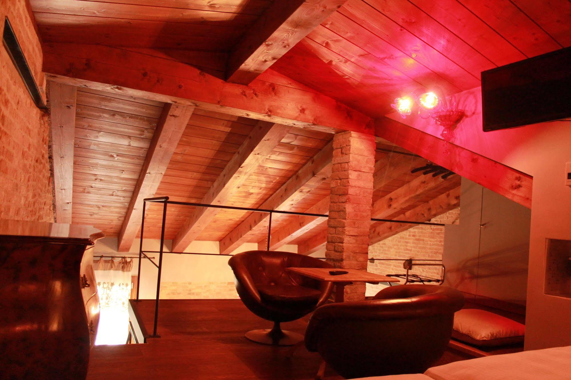Rosso Charm B&B Венеция Экстерьер фото