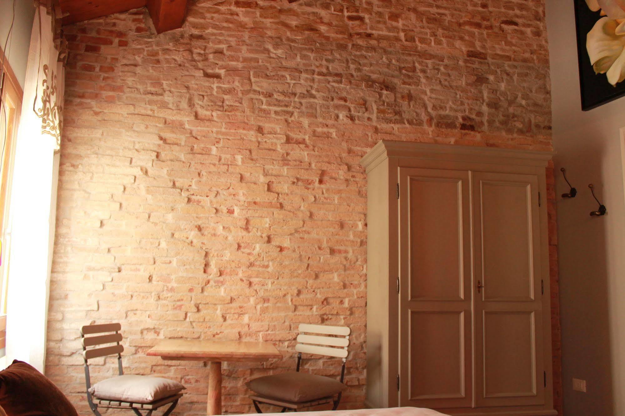 Rosso Charm B&B Венеция Экстерьер фото