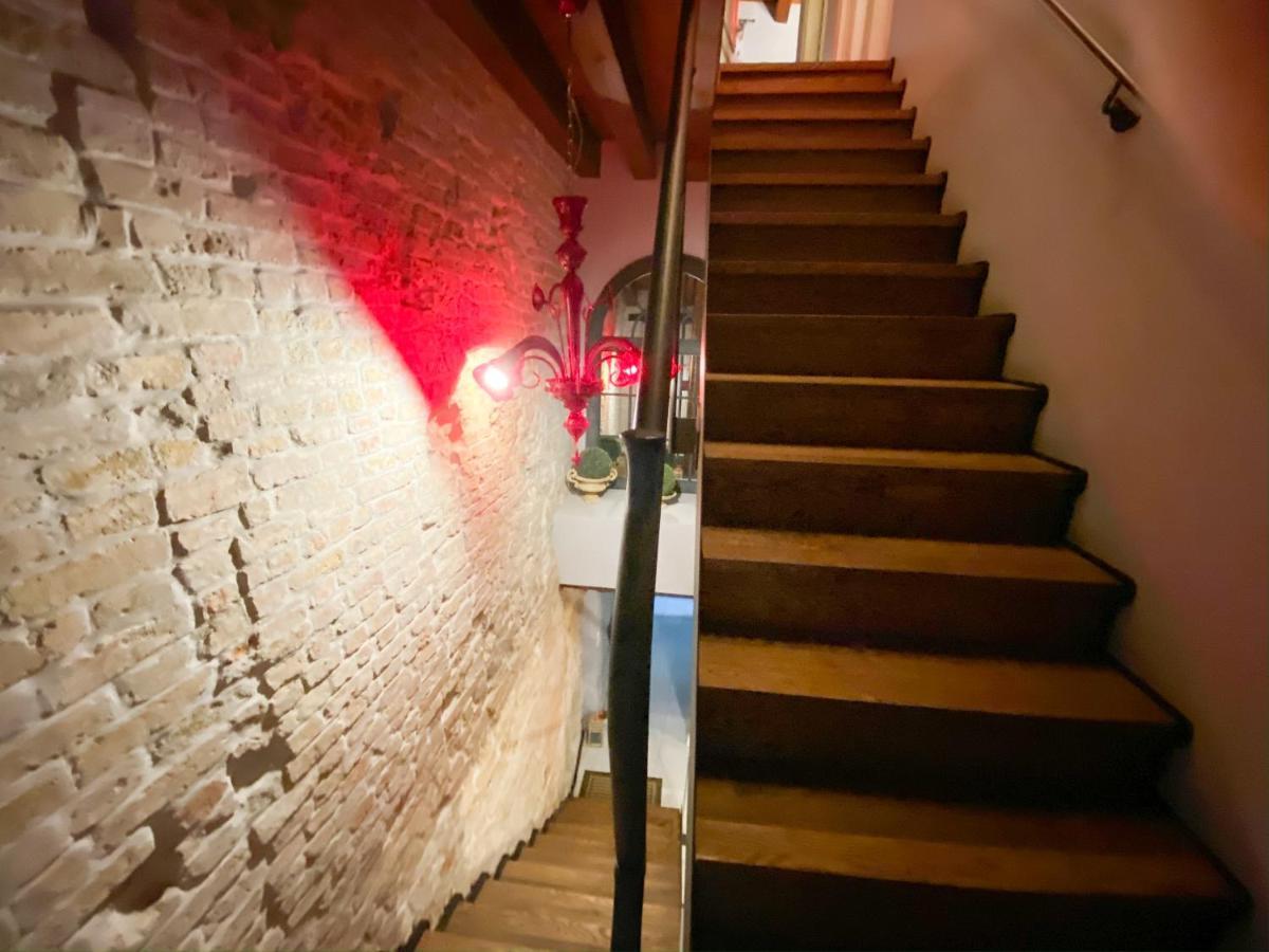Rosso Charm B&B Венеция Экстерьер фото
