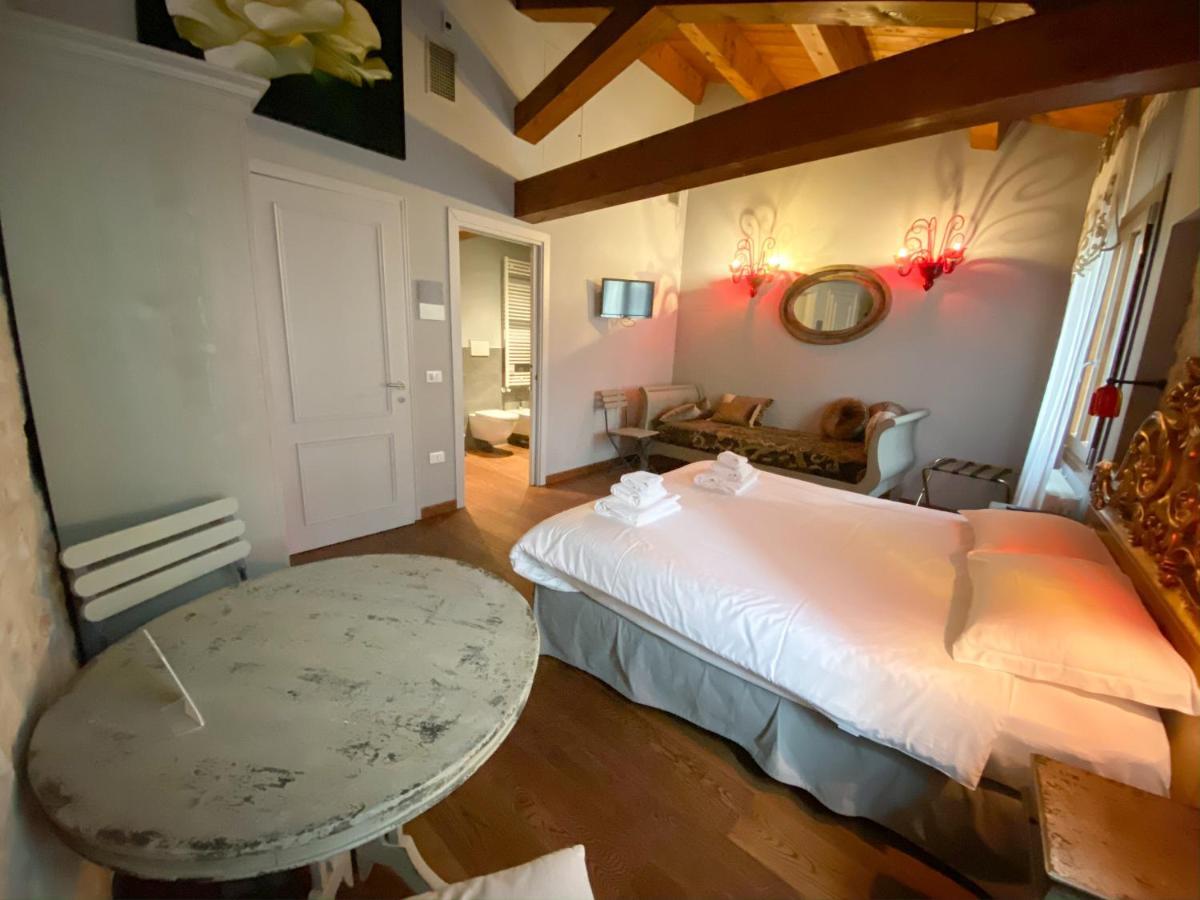 Rosso Charm B&B Венеция Экстерьер фото