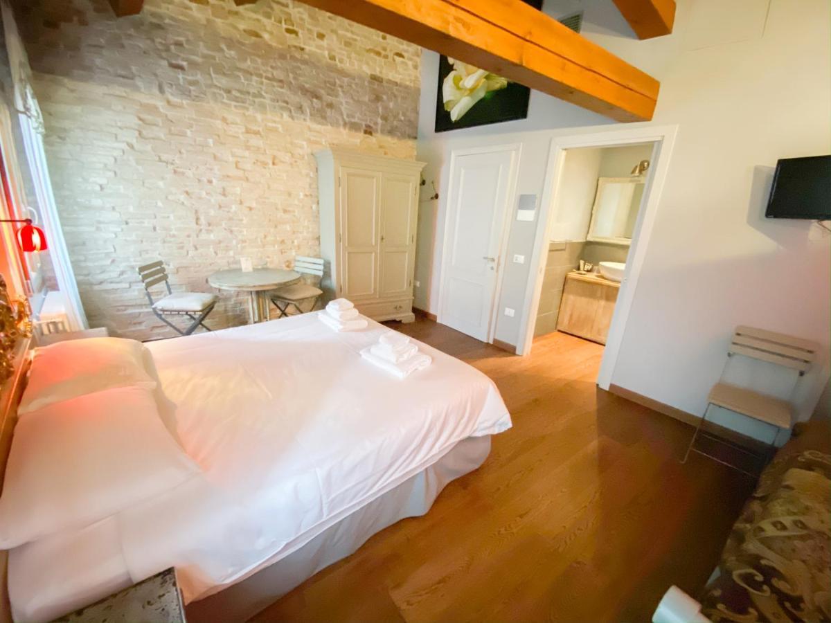 Rosso Charm B&B Венеция Экстерьер фото