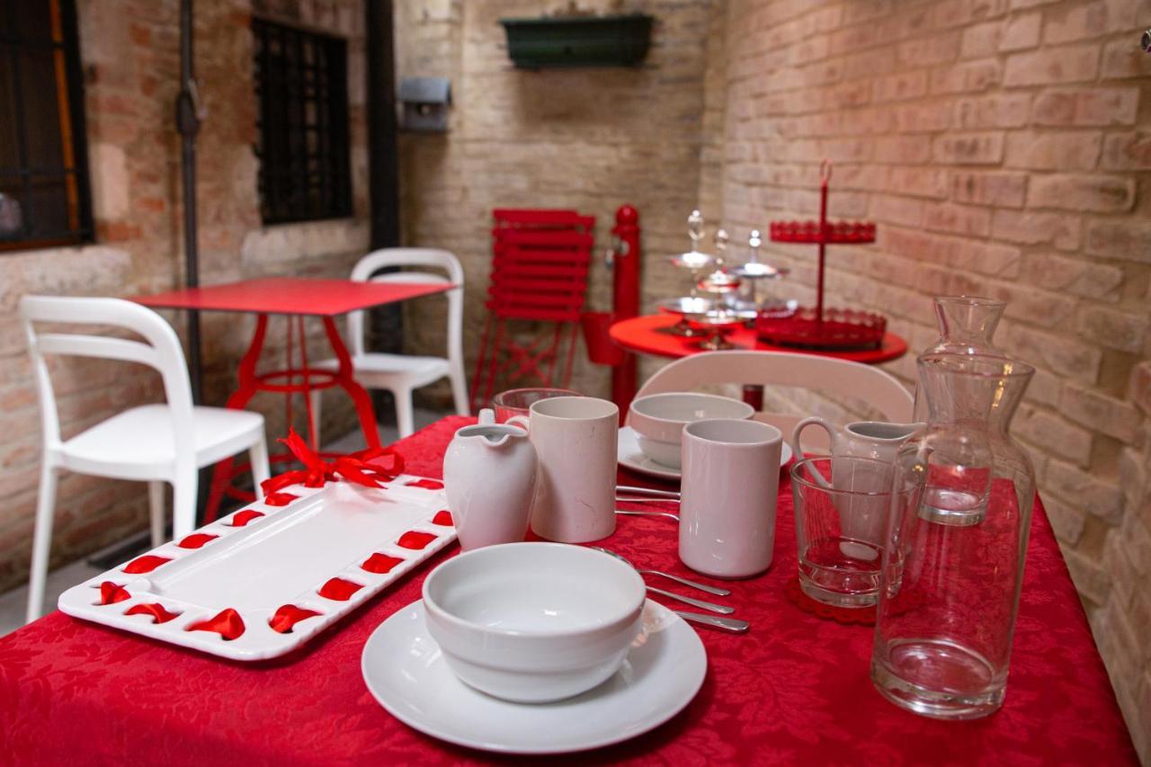 Rosso Charm B&B Венеция Экстерьер фото