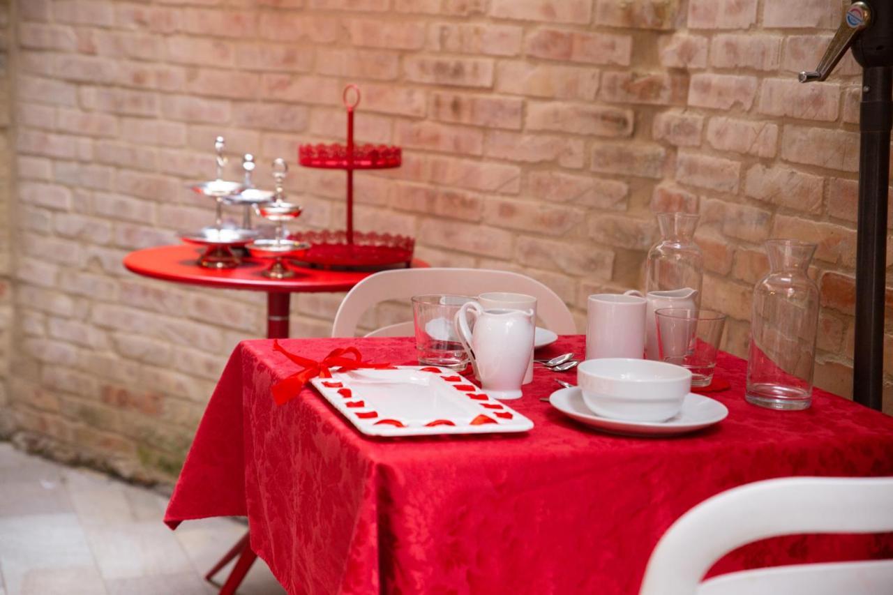 Rosso Charm B&B Венеция Экстерьер фото